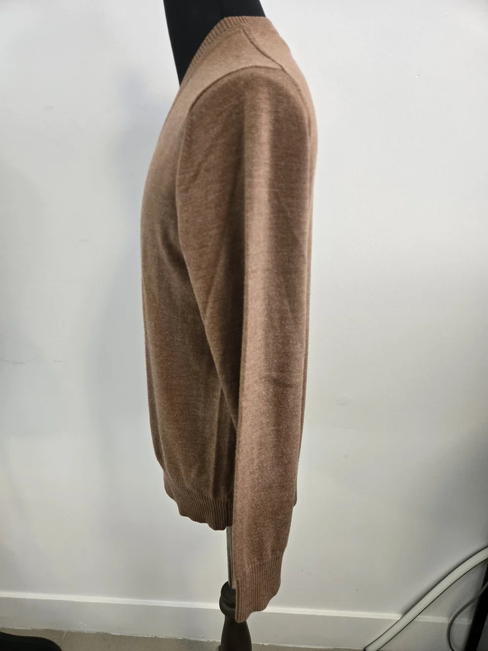 Banana Republic Sweater Mens Large Brown 100% Merino Wool V Neck Pullover Knit